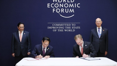 Vietnam & WEF to promote cooperation in innovation and digital transformation