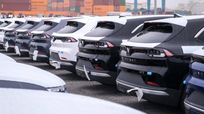 Vốn hoá VinFast vượt cả Mercedes-Benz
