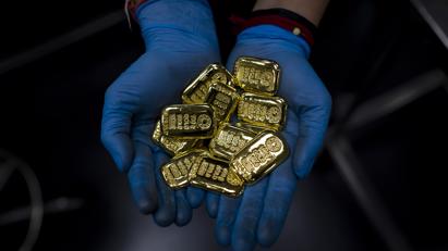 Giá vàng ậm ạch nhích lên dần, “cá mập” SPDR Gold Trust giành thủ xả rộng lớn 4 tấn vàng