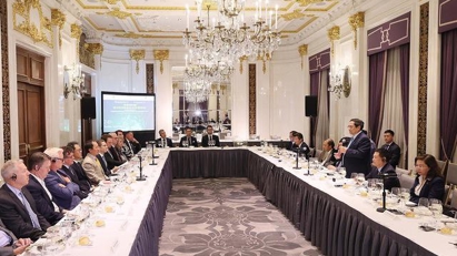 PM asks global businesses to help build financial center