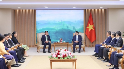 PM proposes Hanoi & Vientiane boost connectivity via expressways