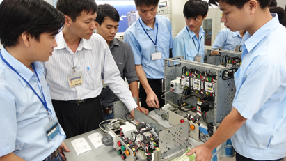 Supporting industry still short of workers
