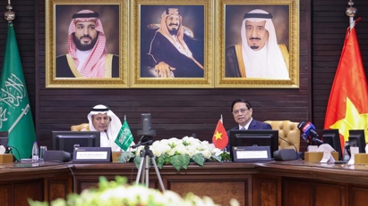Vietnam pledges to protect legal and legitimate rights and interests of foreign firms