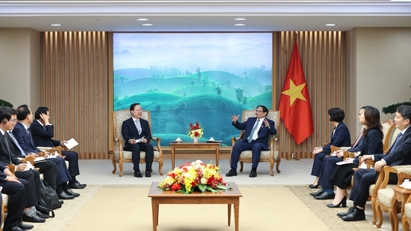 PM: Vietnam hopes Samsung will expand tech investment