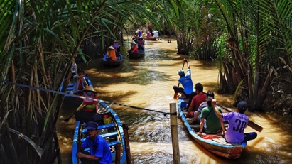 Foreign tourists hit 2023 record in November