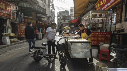 Giá tiêu dùng giảm mạnh, áp lực giảm phát vẫn "ám" Trung Quốc