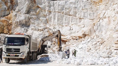 PM approves plan to open mines for construction materials