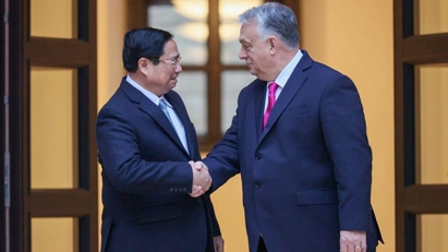 PM holds talks with Hungarian counterpart