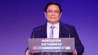 PM attends Vietnam - Hungary business forum