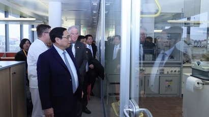 PM visits major European pharma company in Hungary