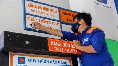 Thủ tướng yêu cầu bảo đảm cung ứng đủ xăng dầu dịp Tết