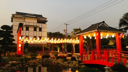 Người dân Đức Hòa tưng bừng đón Tết trên Đại lộ phố trung tâm