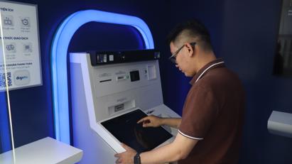 Ngân hàng “làm việc” xuyên Tết Nguyên đán