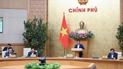 PM calls for continued efforts to tackle difficulties facing businesses and individuals