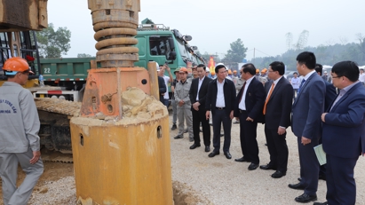 Thanh Hoa begins construction of road linking North-South Expressway with seaport