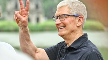 Apple CEO Tim Cook Visits Vietnam, Hinting at Growth Plans