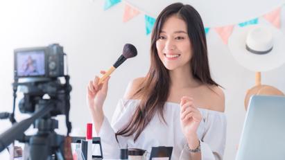 Giới trẻ Việt chuộng mua hàng qua phiên livestream