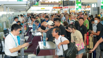 Cục Hàng không kết luận giá vé máy bay không vượt trần song nhiều khoản phụ thu dễ gây hiểu lầm