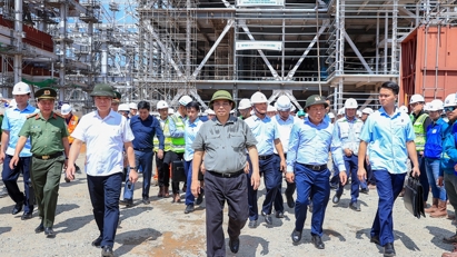 PM examines construction of key power projects in Quang Binh