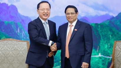 PM Chinh hosts reception for Samsung Chief Financial Officer