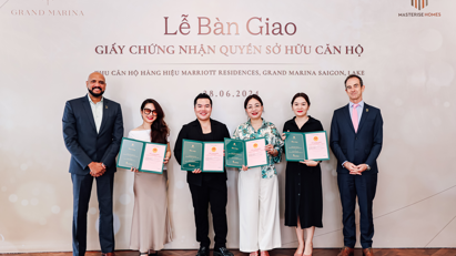 Masterise Homes bàn giao sổ hồng các căn hộ Hàng hiệu Marriott đầu tiên tại Việt Nam 
