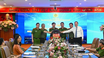 Vietcombank là ngân hàng đầu tiên khai thác Dịch vụ xác thực điện tử của Bộ Công an 