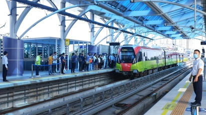 Elevated section of Nhon-Hanoi Station metro line starts commercial operation