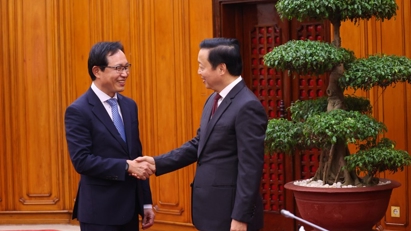 Deputy PM encourages Samsung Vietnam to continue investment in R&D centers