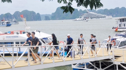 Quang Ninh strives to welcome 17-20 million tourists in 2024