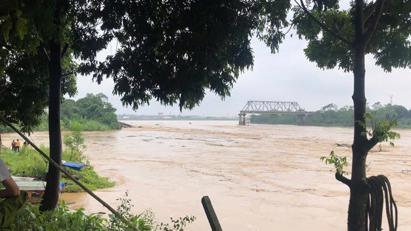 Sập cầu Phong Châu tại Phú Thọ