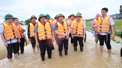 Thủ tướng yêu cầu triển khai cả trực thăng hỗ trợ người dân ở vùng bị chia cắt do bão