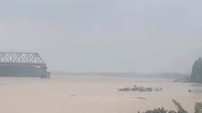 PM urges swift construction of new Phong Chau bridge