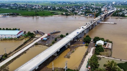 Two bridge sections in Nam Dinh connected as part of backbone road project 