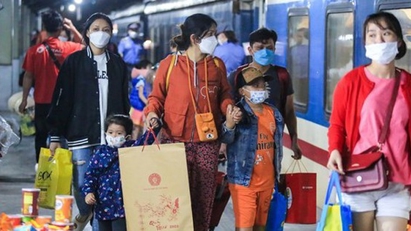 Hỗ trợ hàng nghìn vé máy bay, vé tàu cho công nhân về quê đón Tết 