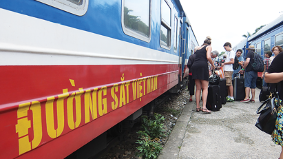 Hanoi and Saigon Railway companies officially merge 