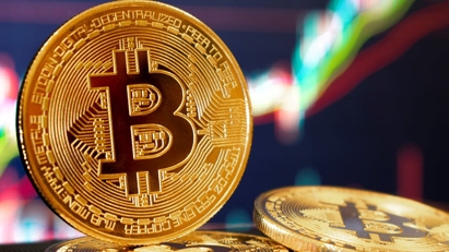 Bitcoin tiếp tục lập đỉnh, vượt 94.000 USD