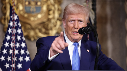 Ông Trump tuyên bố sẽ áp thuế quan 25% lên ô tô, dược phẩm và chip