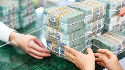 Many banks  cut deposit interest rates