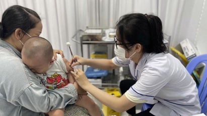 Thủ tướng yêu cầu đẩy nhanh tiêm chủng vaccine phòng bệnh sởi