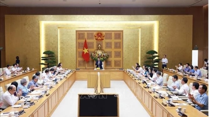 Proposed mechanisms and policies for private economy development debated