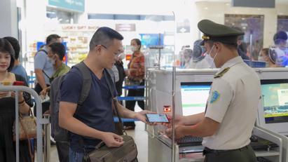 Liên thông dữ liệu để gỡ nút thắt nợ thuế với tạm hoãn xuất cảnh