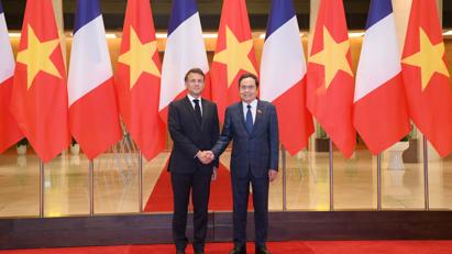 Chủ tịch Quốc hội Trần Thanh Mẫn hội kiến Tổng thống Pháp Emmanuel Macron