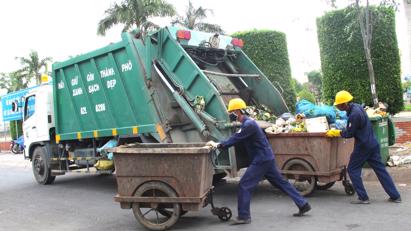 Thu gom rác thải sinh hoạt theo khối lượng, không phải “cân rác tính tiền”