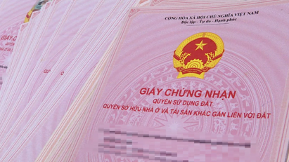 Bắt quả tang nhóm đối tượng làm sổ đỏ giả để lừa đảo chiếm đoạt tài sản