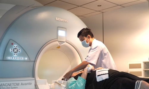 Khuyến khích khu vực tư nhân hoặc hợp tác công tư tham gia cung cấp gói dịch vụ y tế cao cấp