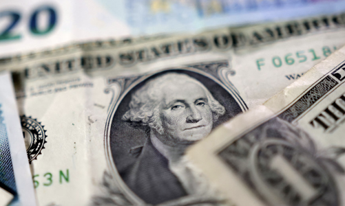 Ai đang bán đồng USD?