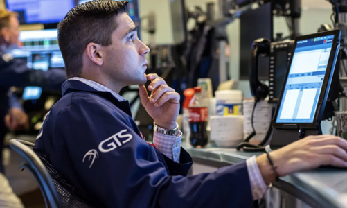 Chứng khoán Mỹ xanh rực, giá dầu 