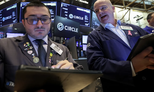 Chứng khoán Mỹ đi ngang, giá dầu thô hồi phục