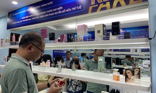 Trưng bày các sản phẩm tịch thu trong Tháng cao điểm chống hàng giả, gian lận thương mại