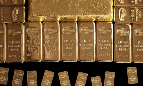 Giá vàng tái lập mốc quan trọng 3.300 USD/oz nhờ đồng USD xuống đáy 3 năm